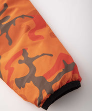 Load image into Gallery viewer, REVERSIBLE HOODED CAMO JACKET
