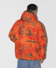 Load image into Gallery viewer, REVERSIBLE HOODED CAMO JACKET
